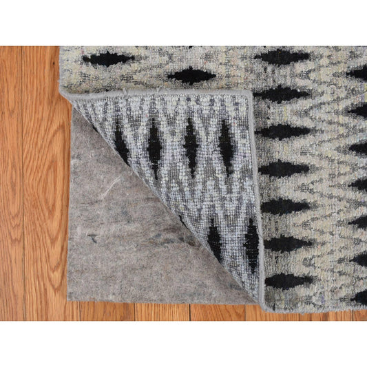 Modern and Contemporary Wool & Pure Silk Hand Knotted Rug Grey No Border 1.9X2.0 -O078019